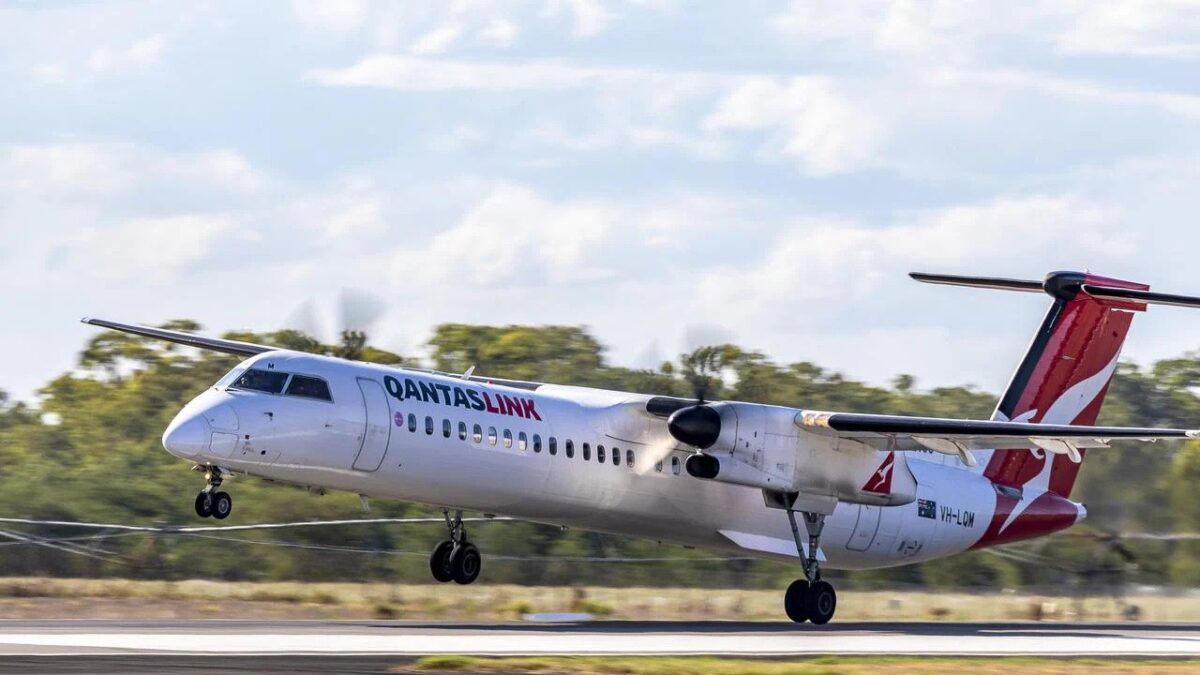 QantasLink Pilots Told To Do Training Following Landing Gear Incident